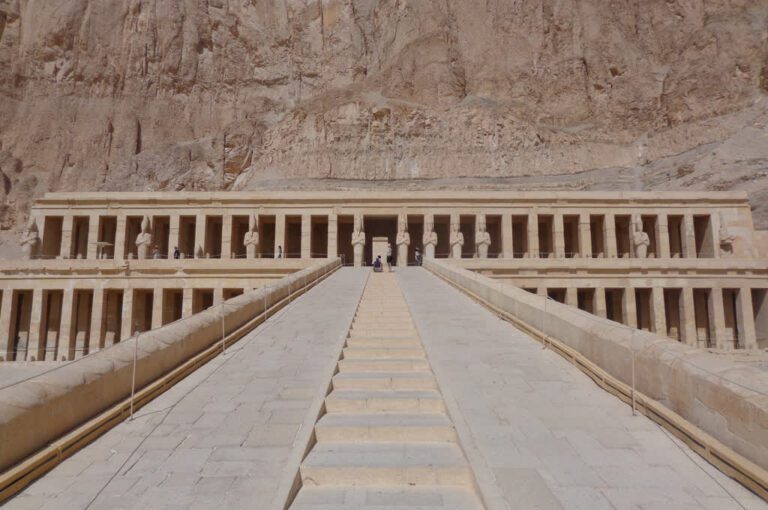 Viaje a Egipto: descubre Pirámides, desiertos y crucero por el Nilo