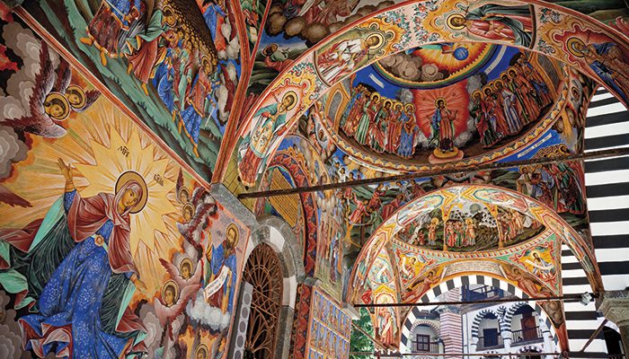 cupulas dento de la iglesia con WAYAO
