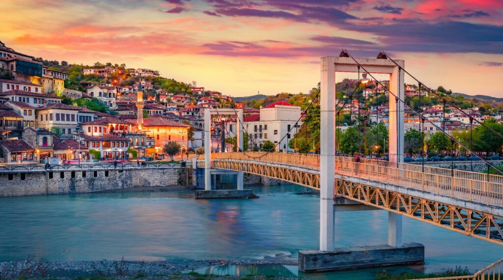 Puente increible en albania con WAYAO