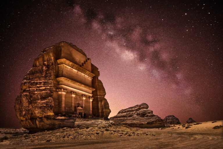 Viaje a Arabia Saudí: la magia del desierto y su historia milenaria