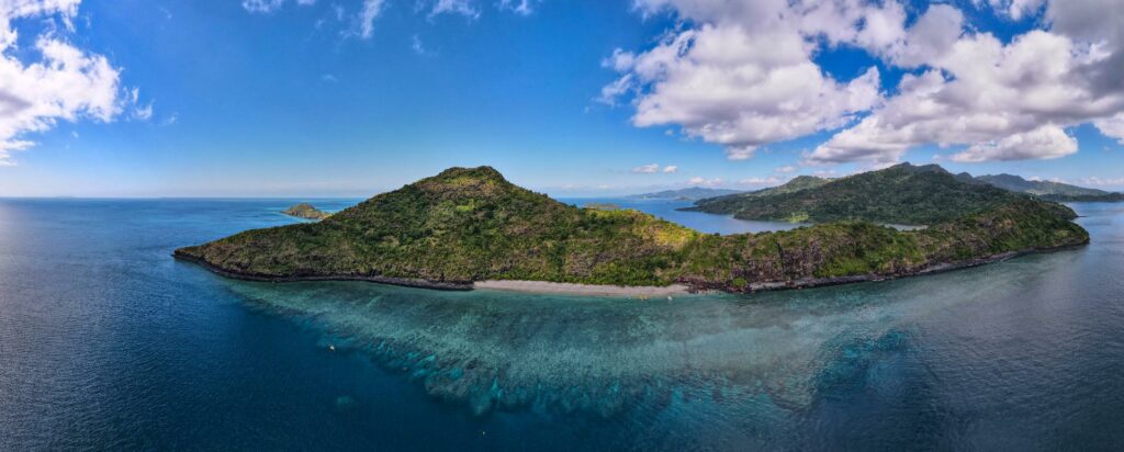 playa arena blanca desde un dron con WAYAO