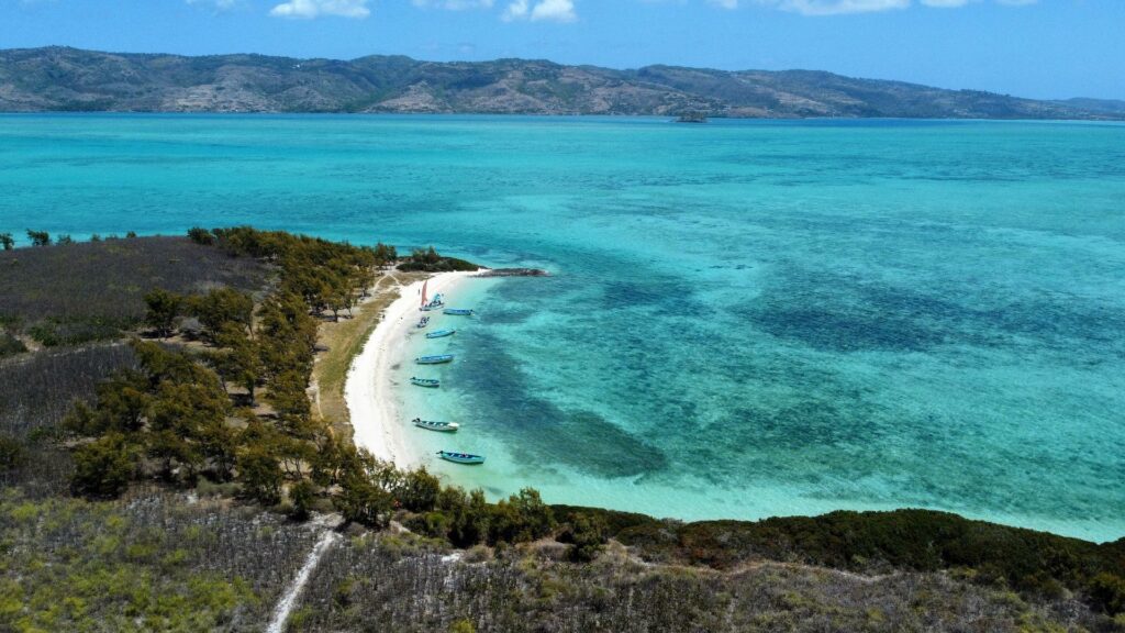 isla rodrigues con agua cristalina con WAYAO