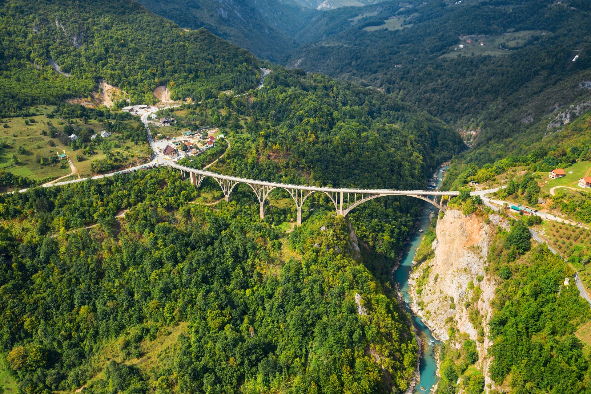 puente en el rio canon con WAYAO