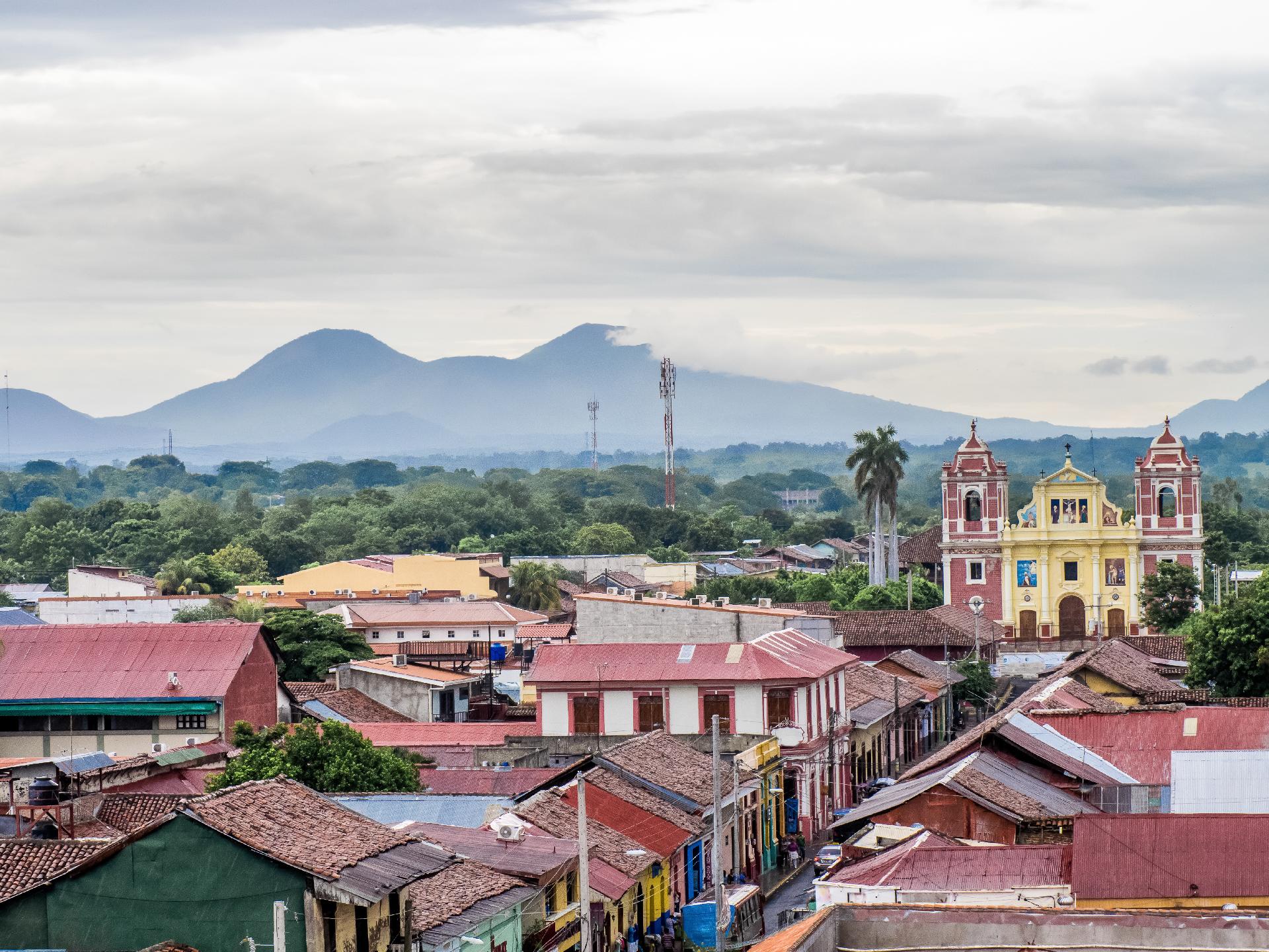 Ciudad de leon historico viendo el horizonte con WAYAO