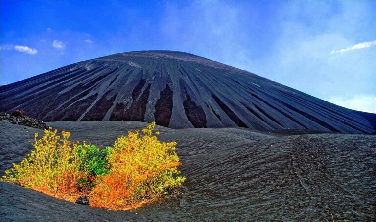 Viaje a Nicaragua: descubre volcanes, café y tradición auténticos