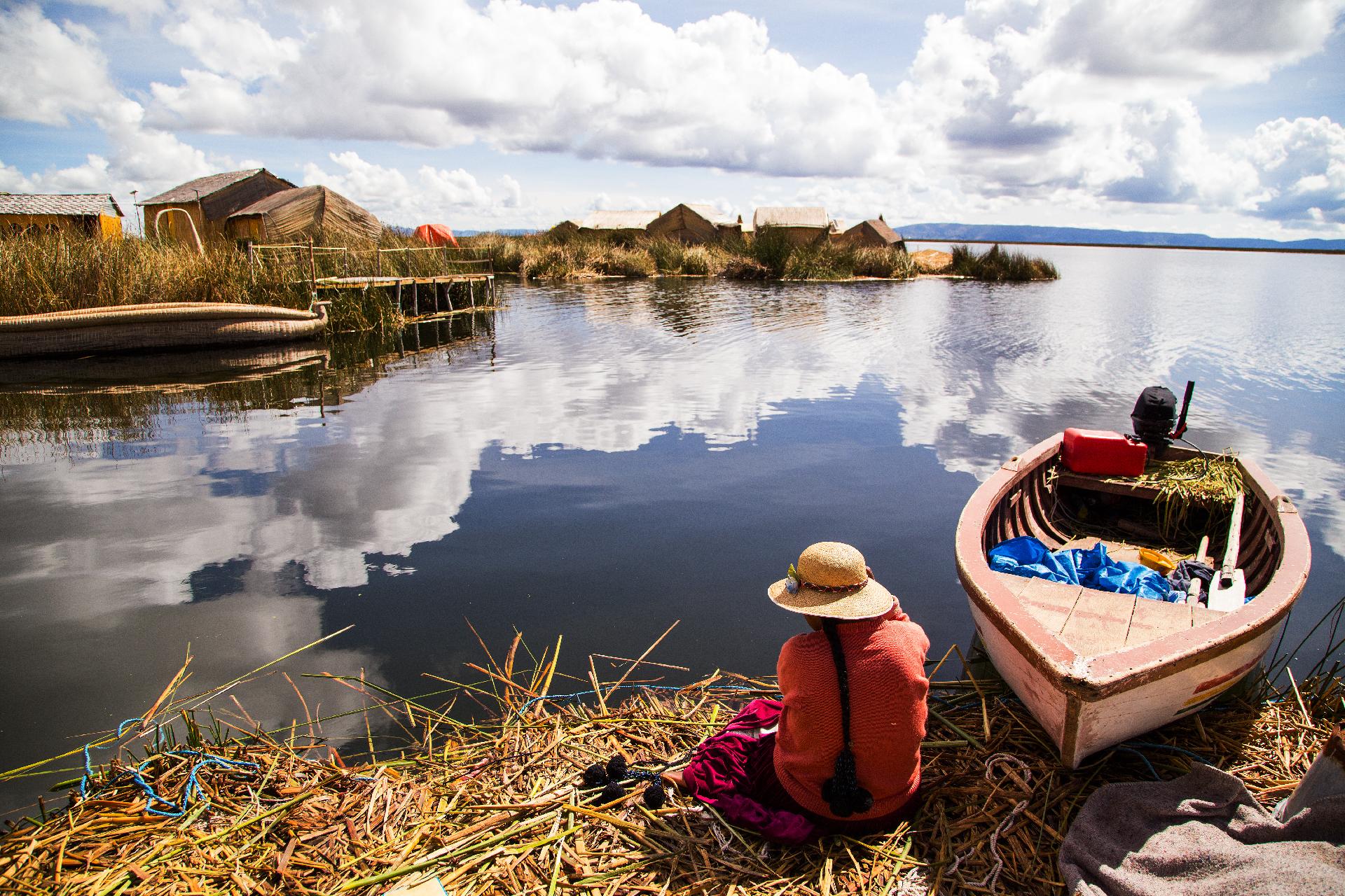 un peruano en un lago con WAYAO