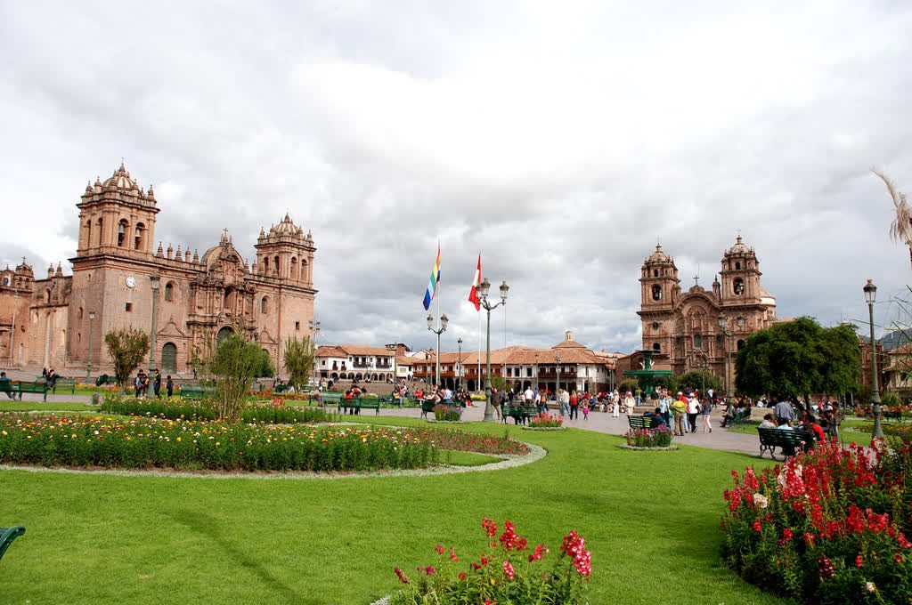 plaza de las armas con WAYAO
