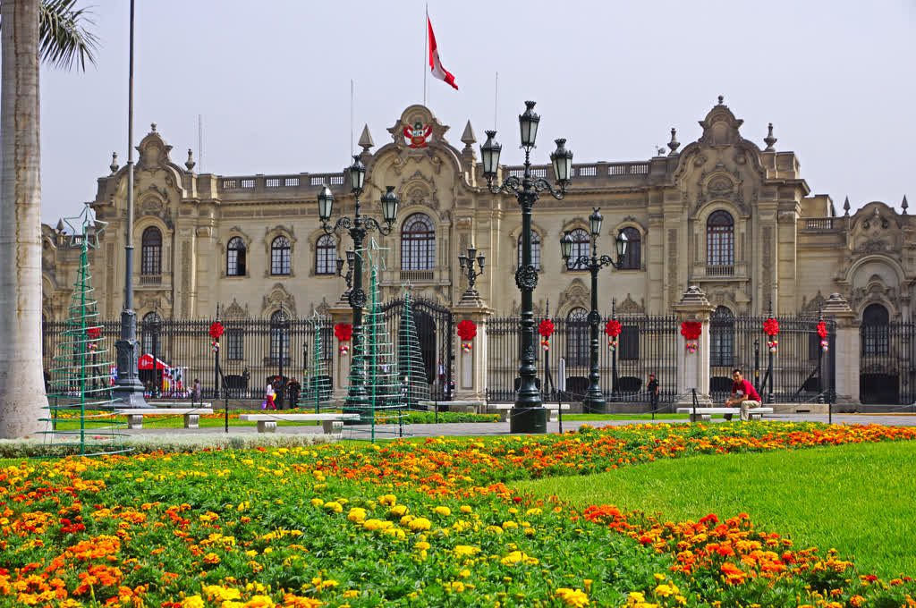 plaza de las rosas en peru con WAYAO