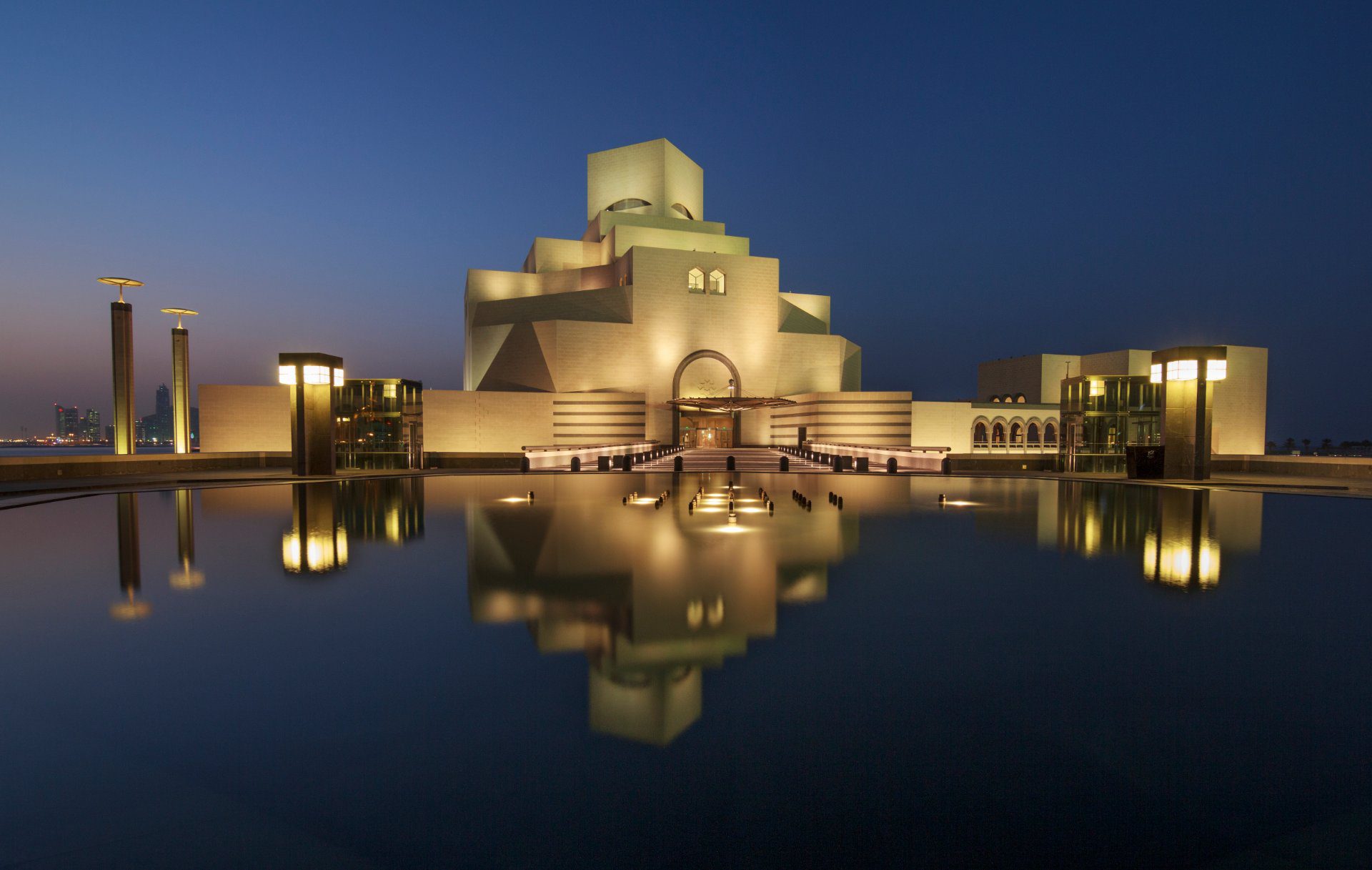 museo de darte en doha con WAYAO