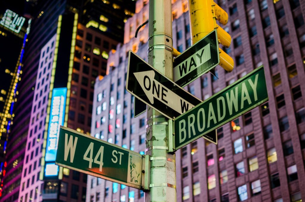 señales en calles nuevas en Nueva York con WAYAO