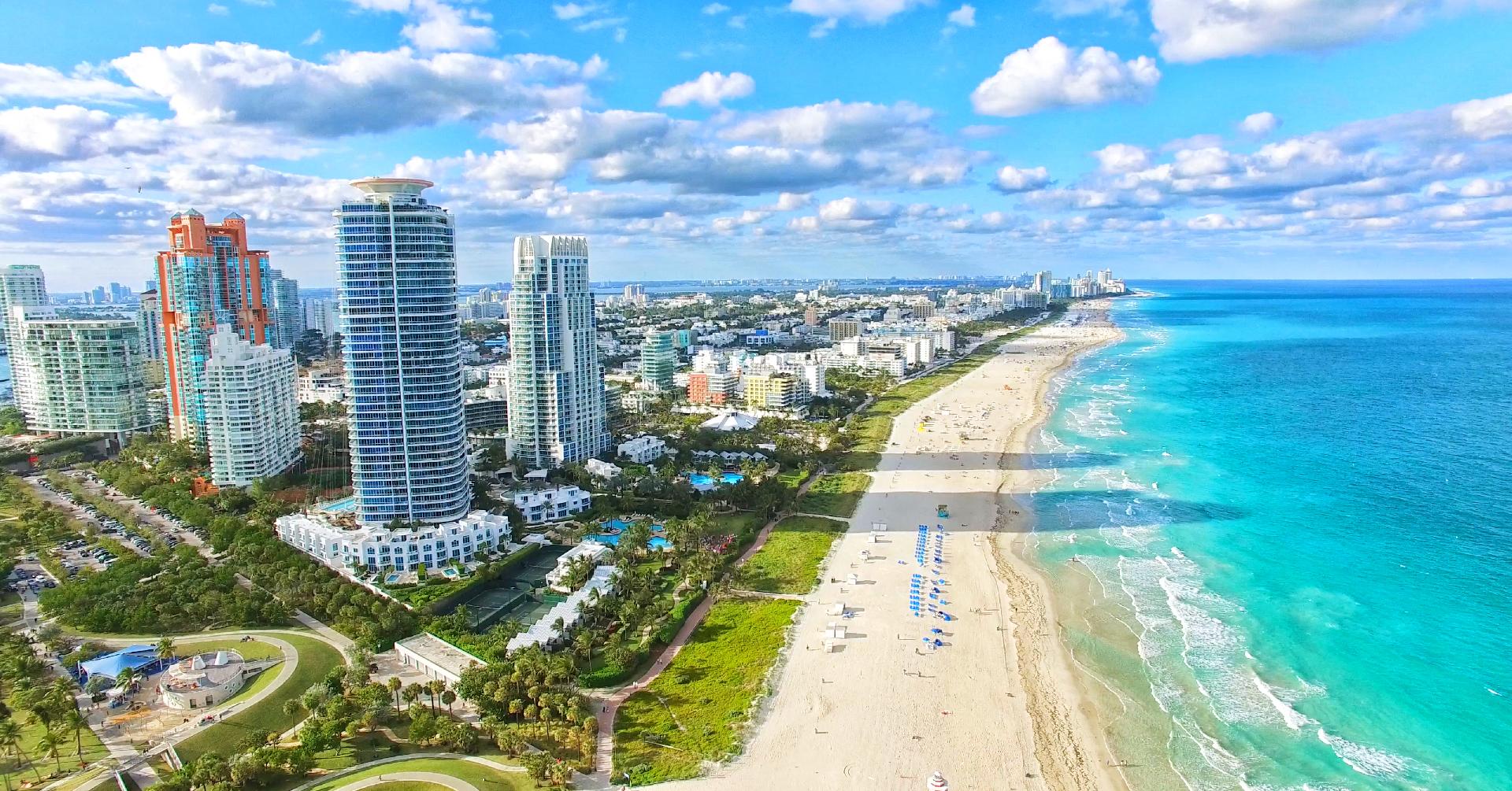 playa de miami soleada con WAYAO