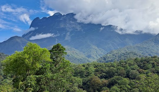 vistas de una montaña en malasia con WAYAO