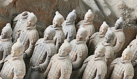 Guerreros de terracota con WAYAO
