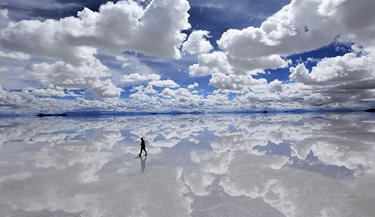 un hombre en el cielo con WAYAO
