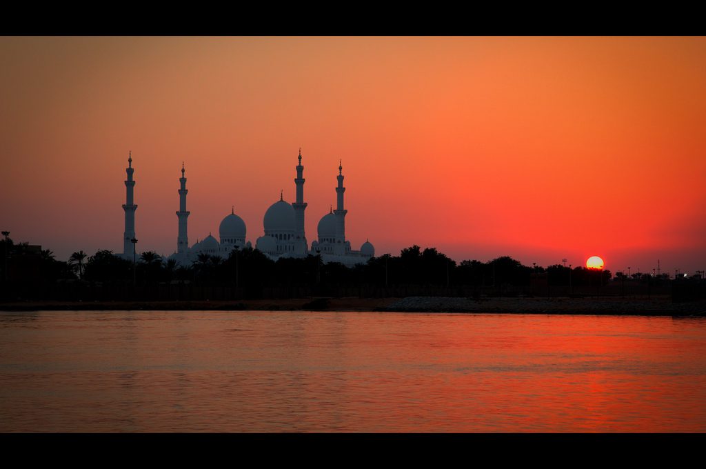 anocheciendo en abu dhabi con WAYAO