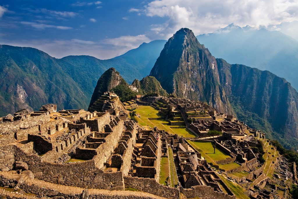 vista a una ciudad de peru con WAYAO