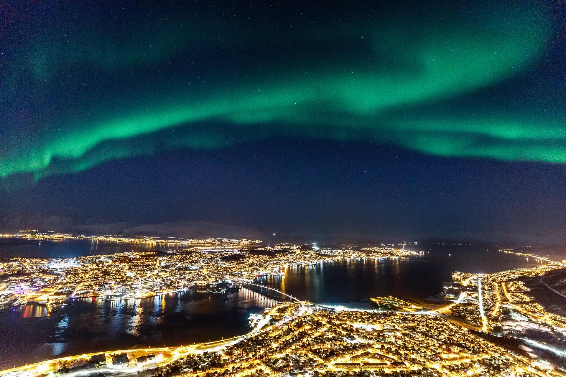 actividad de la auroro boreal verde en noruega con WAYAO