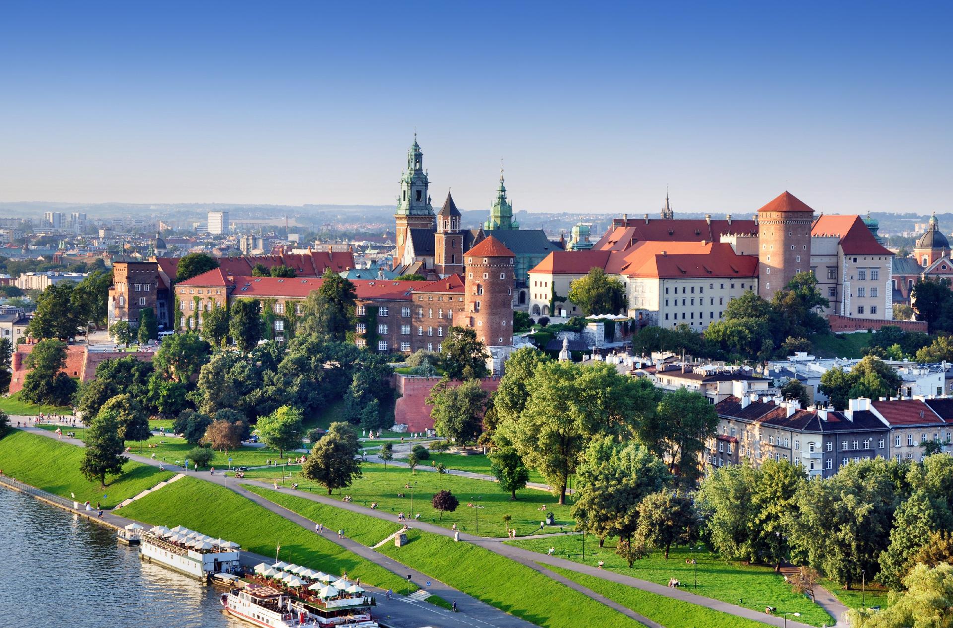 castillo real historico en polonia con WAYAO