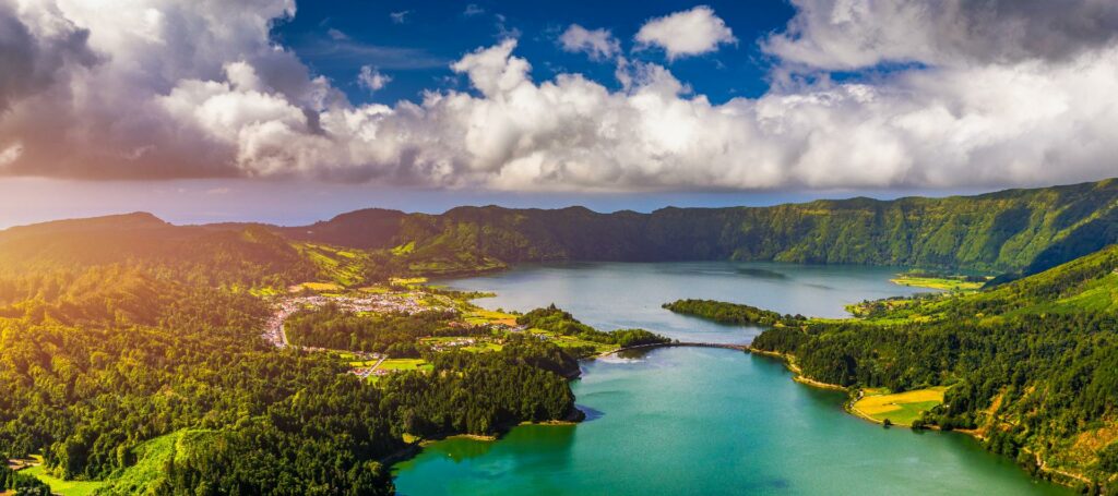 Vistas hermosas a un lago en portugal con WAYAO