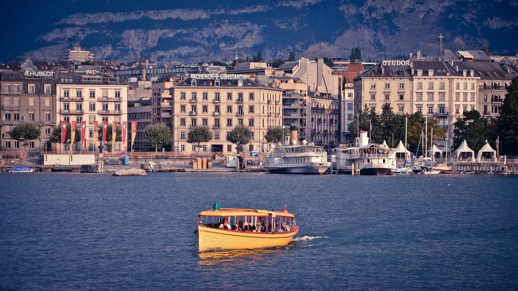puerto de suiza con barcos con WAYAO