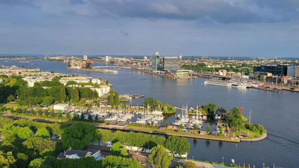 Qué ver en Ámsterdam: 10 lugares imprescindibles adam lookout amsterdam