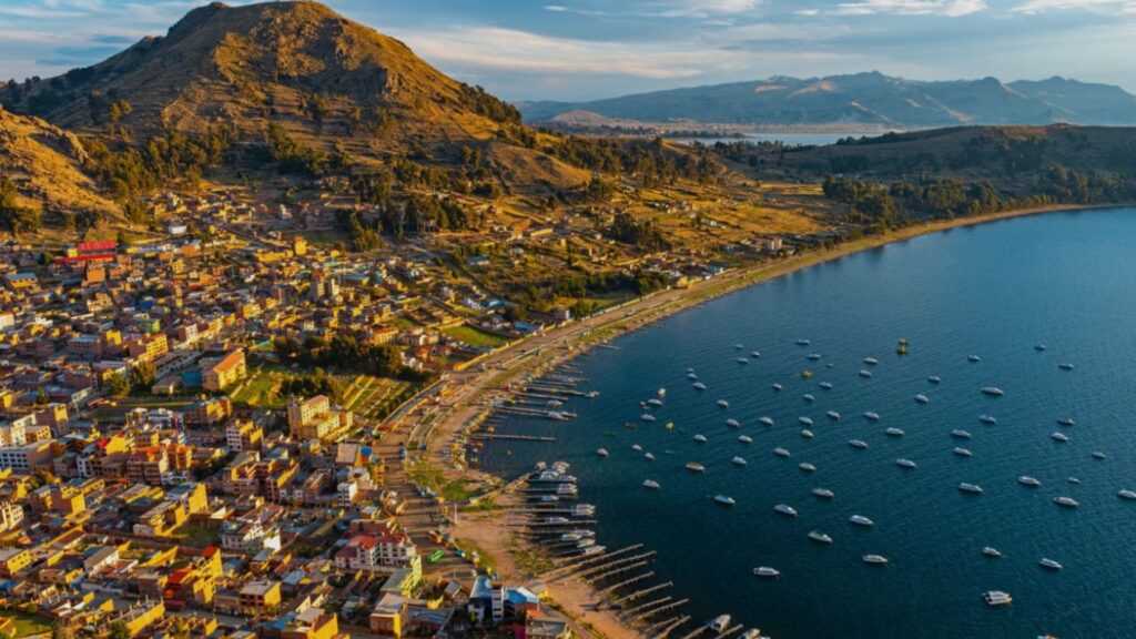 Qué ver en Perú: 12 lugares imprescindibles lago titicaca peru