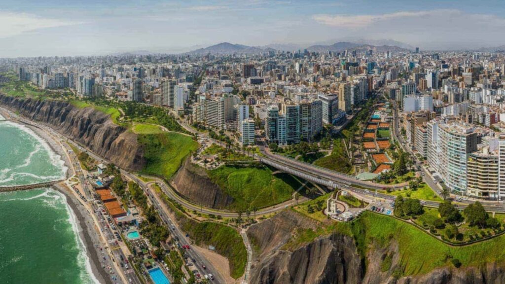 Qué ver en Perú: 12 lugares imprescindibles lima ciudad peru