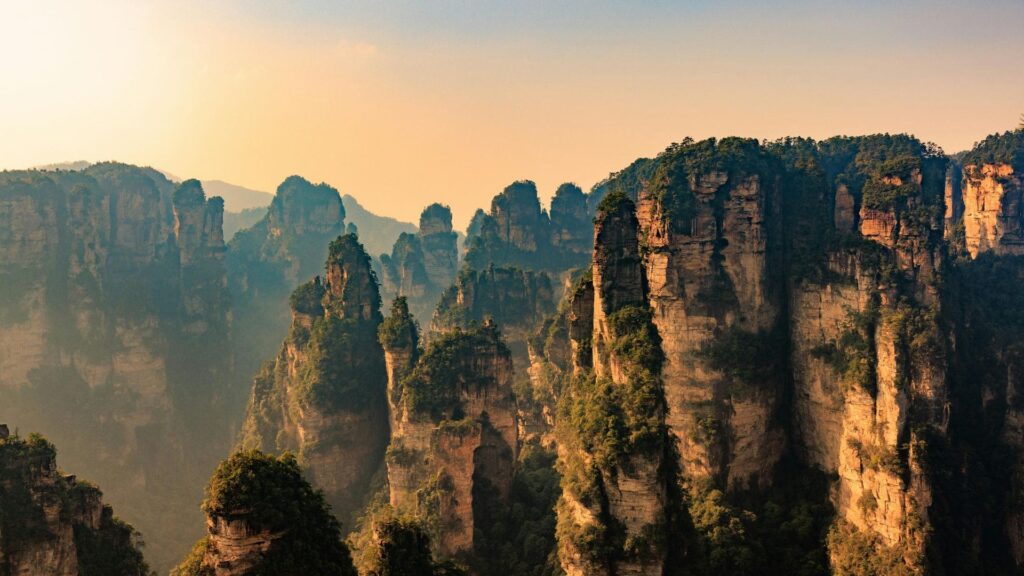 China de película: Cómo visitar las montañas de 'Avatar' en Zhangjiajie y el Santuario de Pandas china montaña avatar