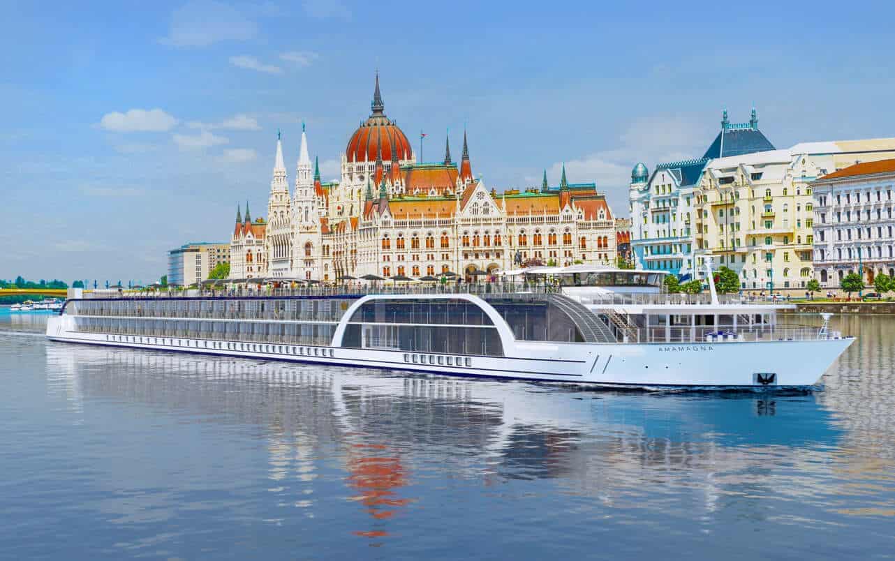 Gran Crucero por el Sena París, con la ciudad al fondo en un viaje de WAYAO